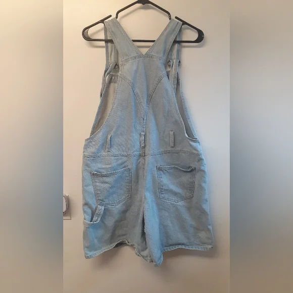 Light Wash Denim Garfield Patch Short Overalls - size large - Picture 4 of 11